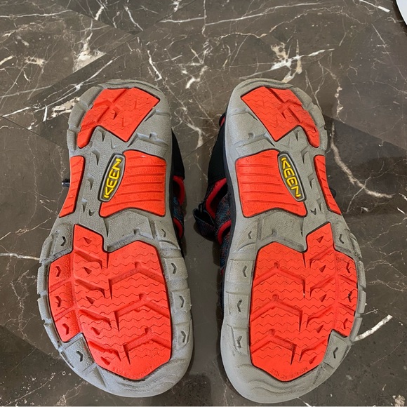 Keen Newport H2 Closed Toe Waterproof Sandal Size 3 - Picture 5 of 5